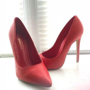 Red Pumps